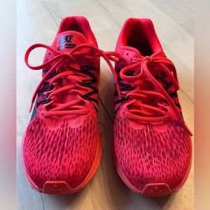 Nike Bright Red Running Shoes Zoom Winflo 5 size 9